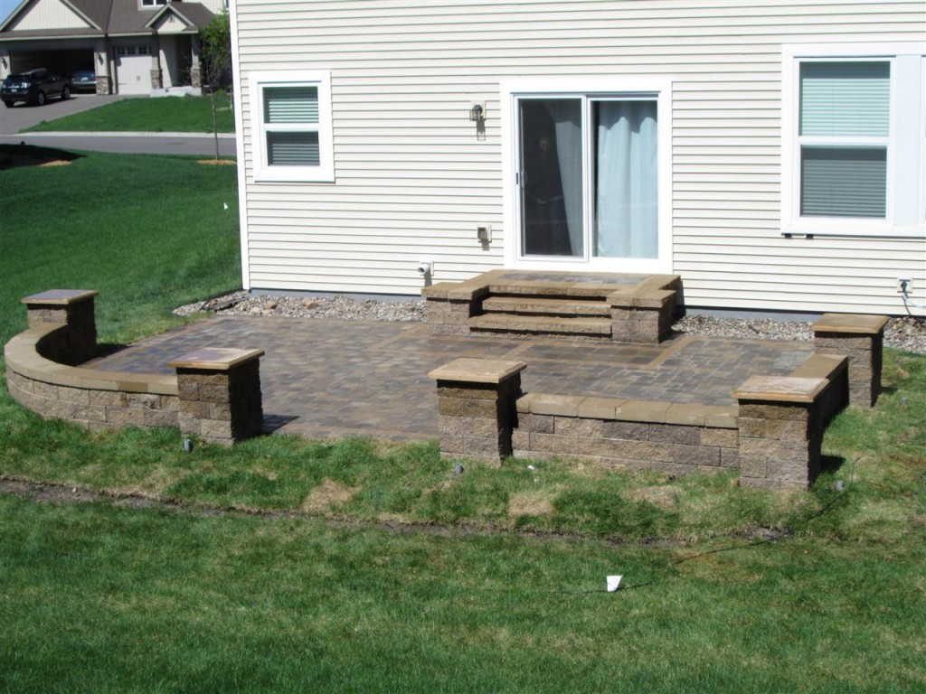 Paver Patio, built in seating